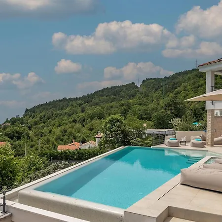 3 Bedroom Cozy In Bregi Holiday home *