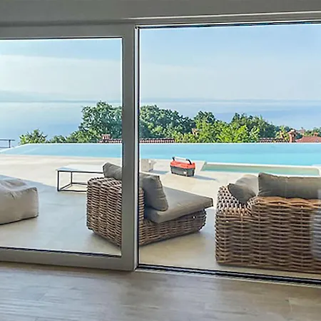 3 Bedroom Cozy In Bregi Holiday home